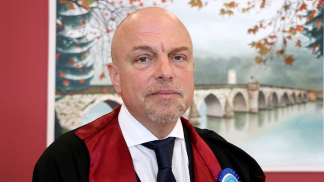 Edirne'de muayene geliriyle öğrenci okutan Prof. Dr. Hakan Tuna hayatını kaybetti