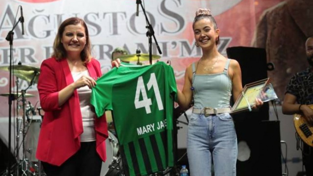 İzmit'te Mary Jane'den müzik ziyafeti
