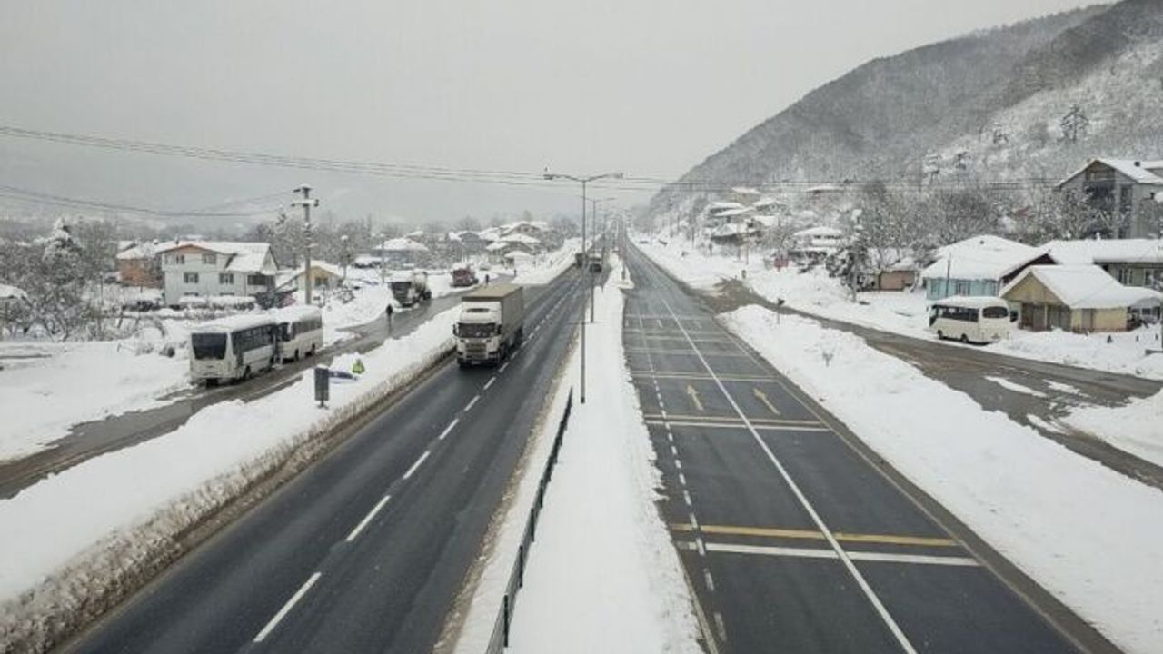Bolu Dağı Geçidi Tünel İşletme Bölgesi'nde otoyolun İstanbul yönü ulaşıma açıldı