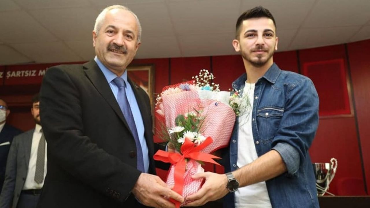 Milli karateci Eray Şamdan'ın ismi Gebze'de spor salonuna verildi