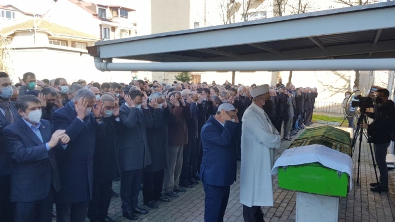 Eski bakan Nihat Ergün'ün babasının cenazesi toprağa verildi