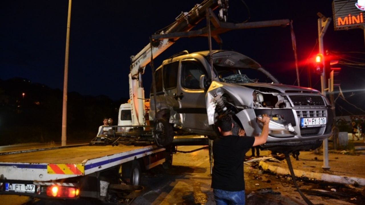 Ticari araç ile otomobilin çarpışması sonucu 2 kişi yaralandı