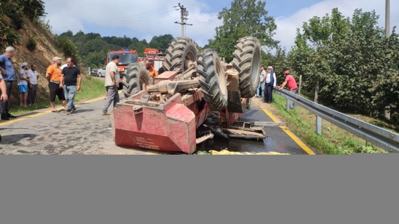 Sakarya'da takla atan iş makinesinin altında kalan operatör yaralandı