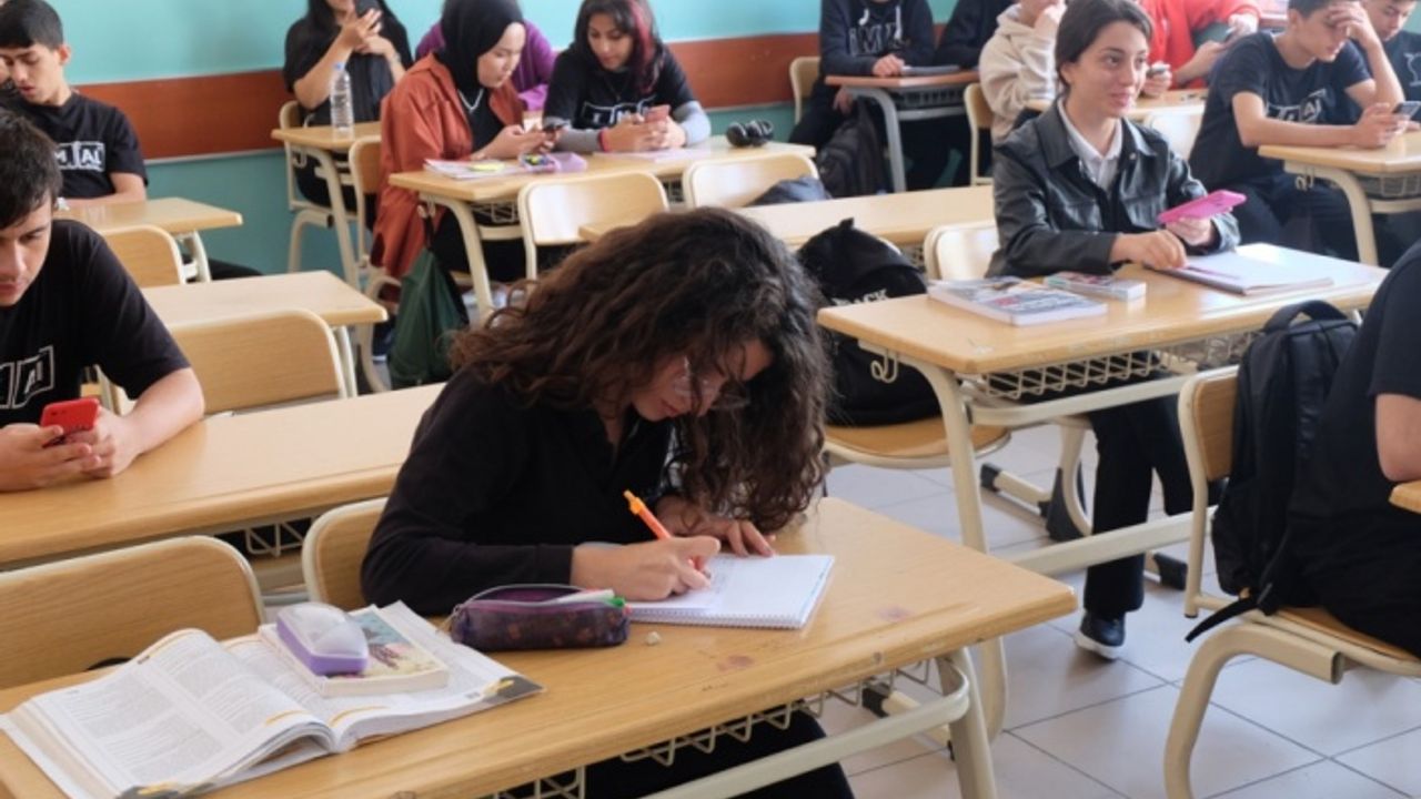 Zeytinburnu Belediyesinden 4 bin lise öğrencisine eğitim desteği