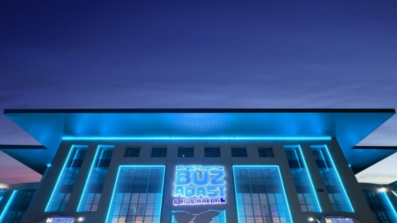 Zeytinburnu Buz Adası ara tatilde buz pateni meraklılarını bekliyor