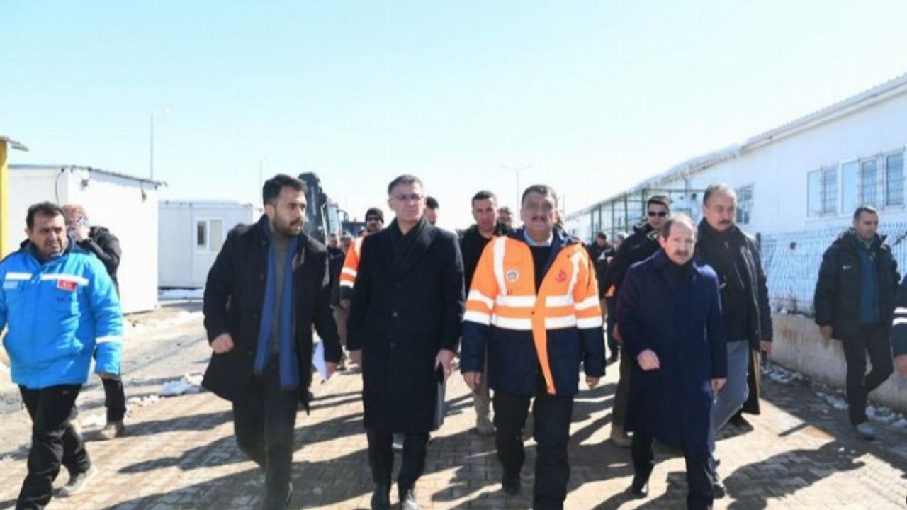 Başkan Gürkan'dan Beydağı konteyner kent alanına ziyaret