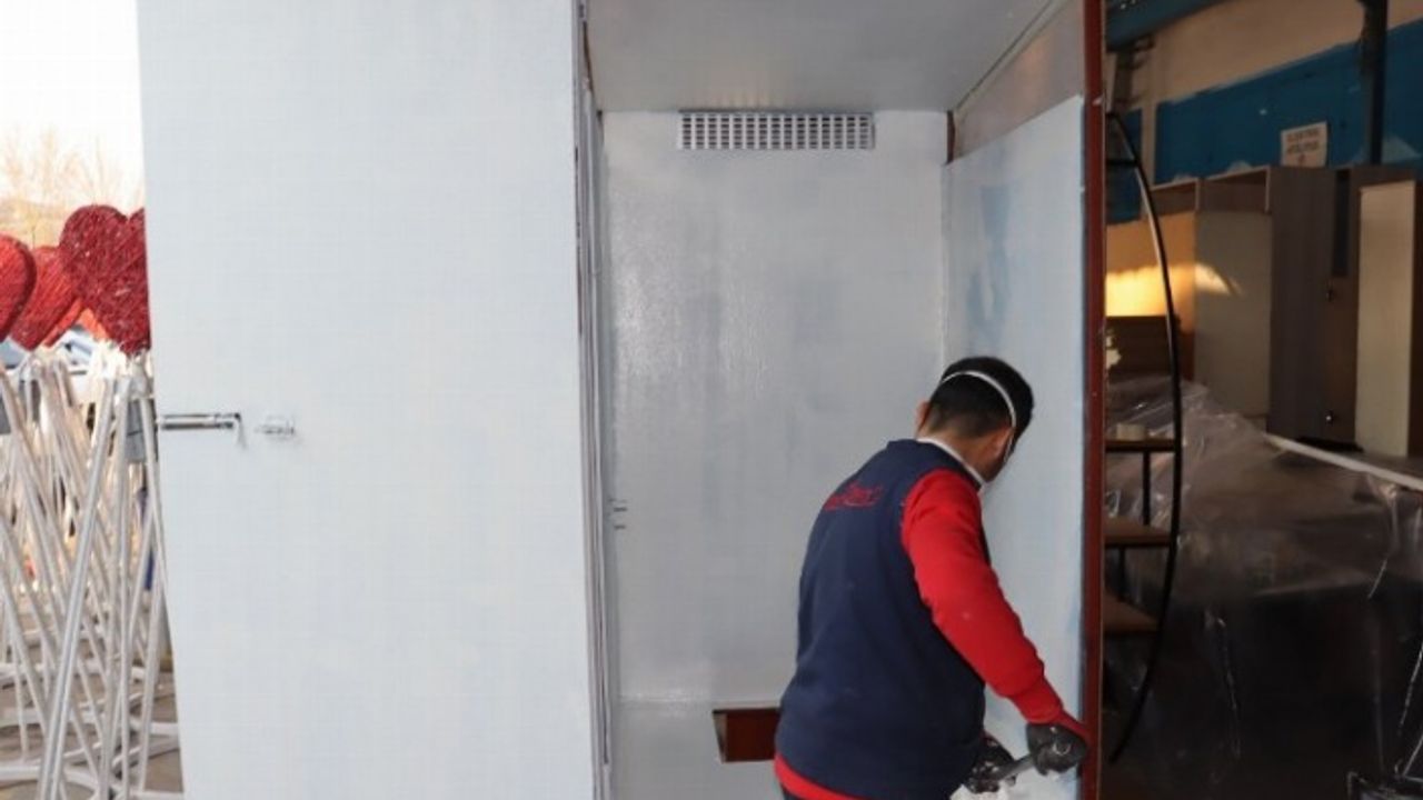 İzmit deprem bölgesine portatif tuvalet üretiyor