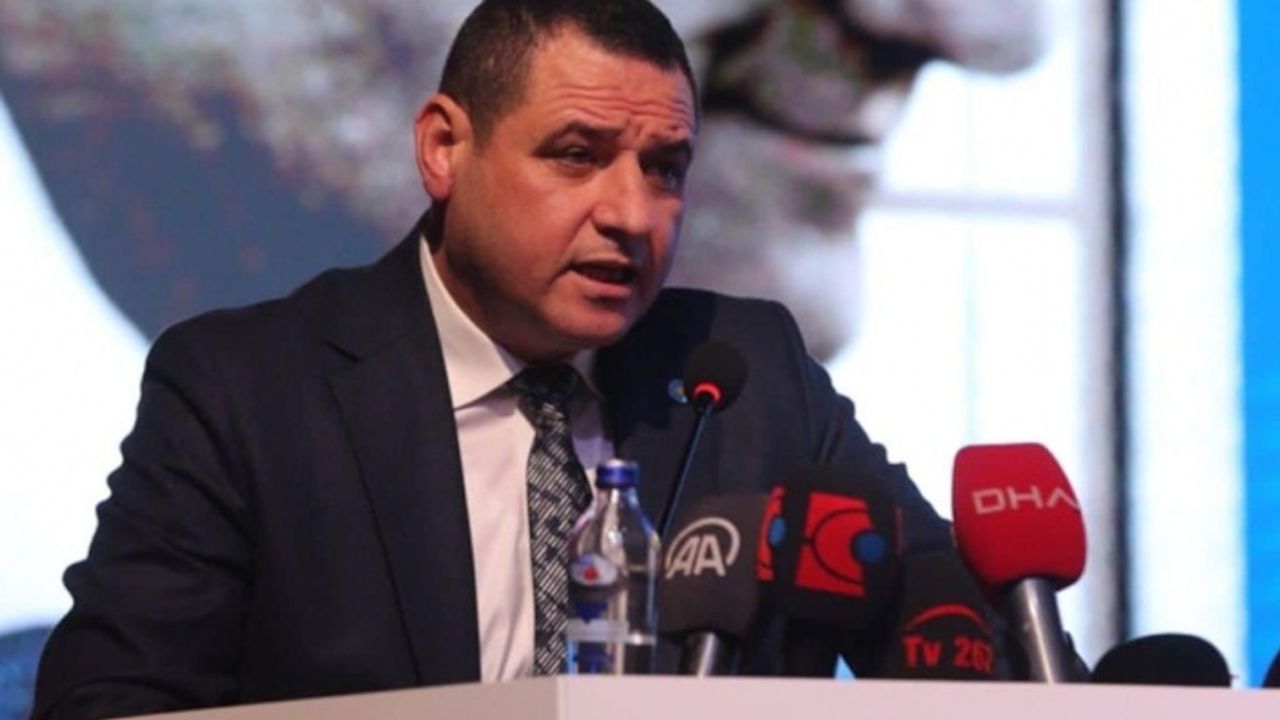 Nusret Acur: Depremzedelerin beklediği çadırları Kızılay satıyor