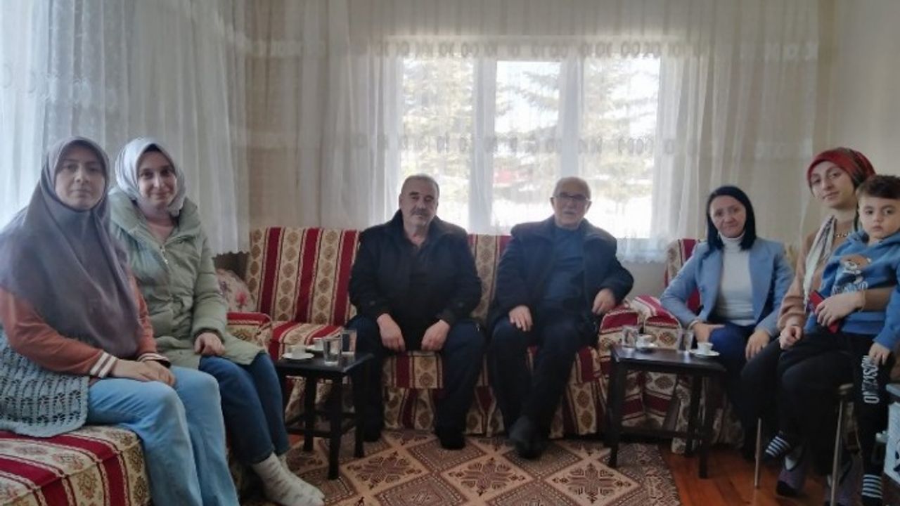 Pazaryeri'ne yerleşen depremzedelere Başkan Tekin'den ziyaret