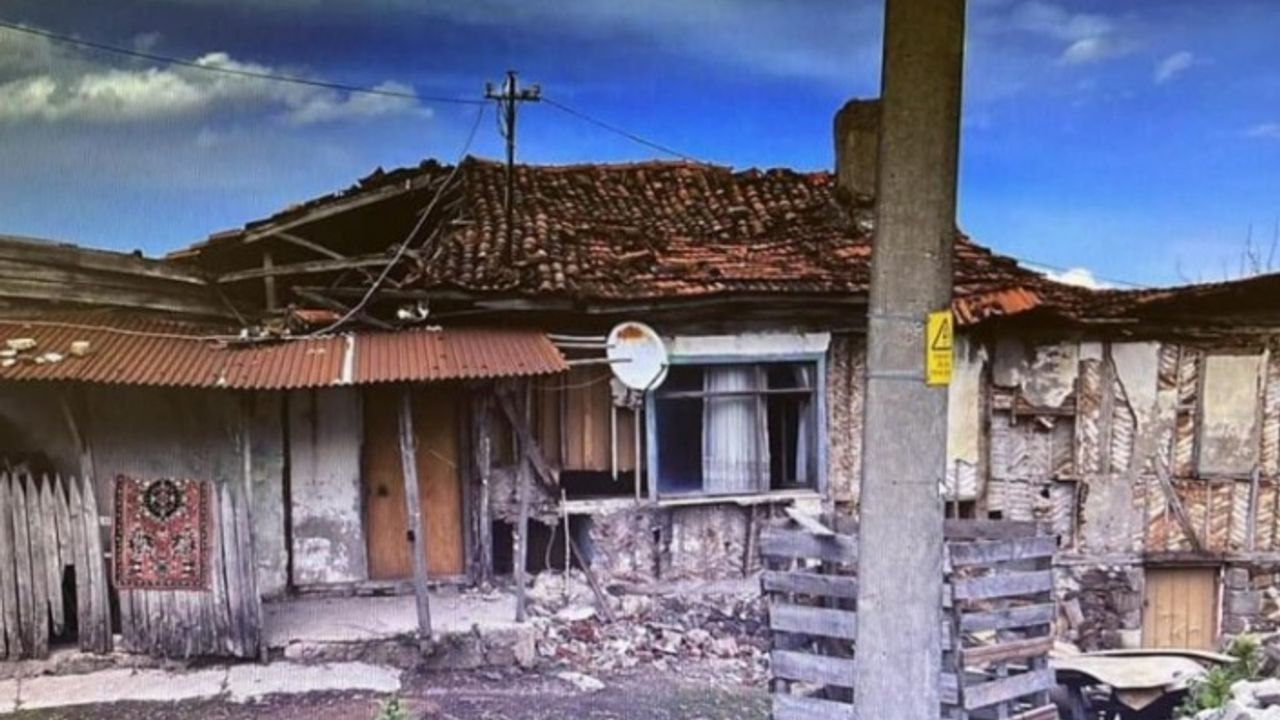 Gölcük'te riskli yapılar birer birer yıkılıyor