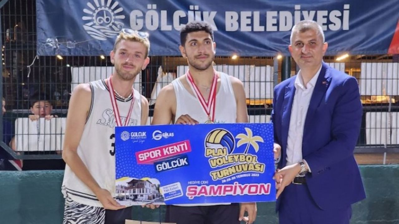Gölcük'teki Plaj Voleybolu'nda şampiyon belli oldu