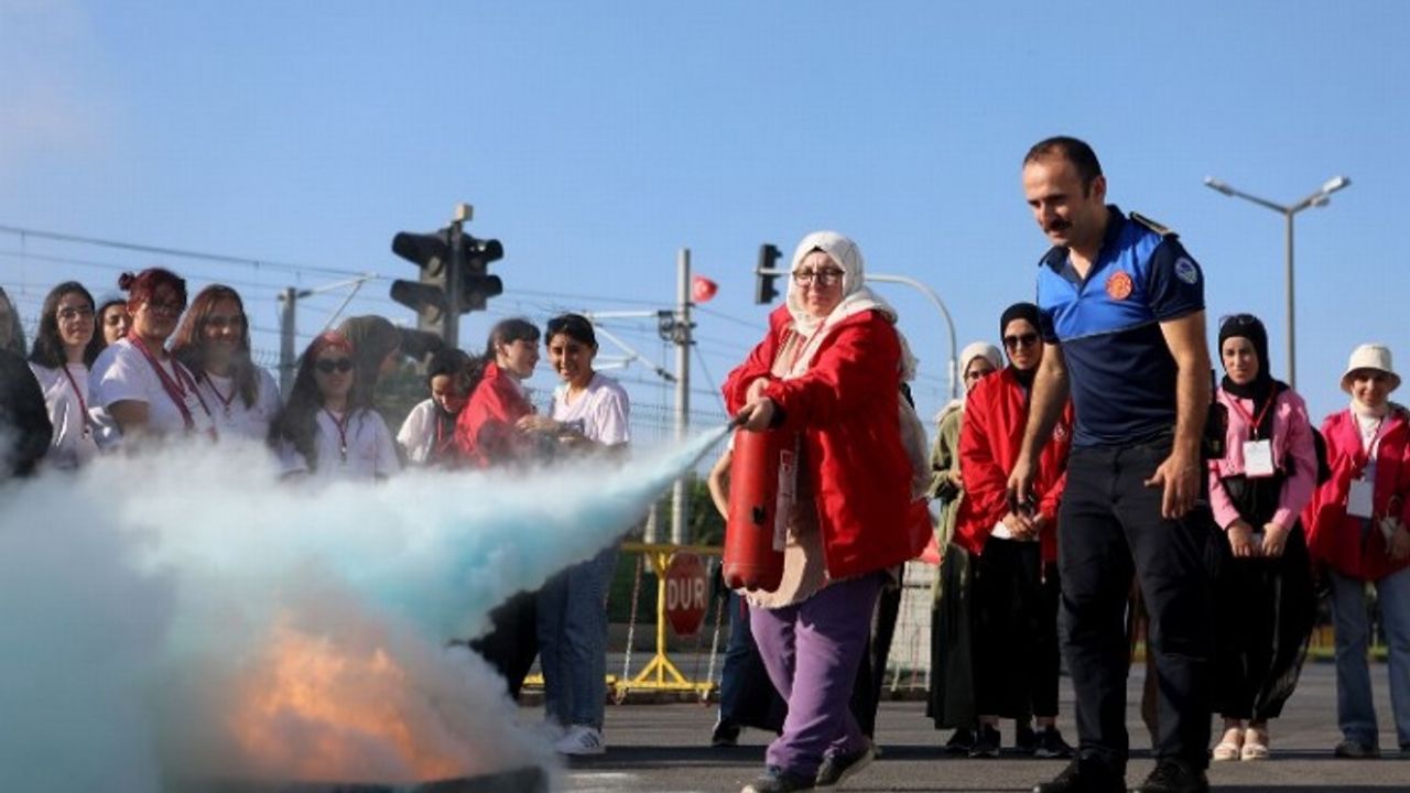 Isparta’dan gelen 40 gönüllüye Sakarya'da yangın eğitimi