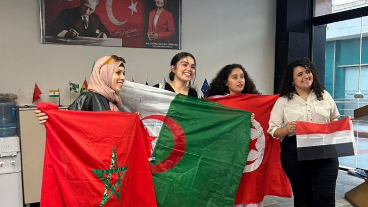 8 ülkeden gençler Uluslararası Kültür Gecesi'nde buluştu