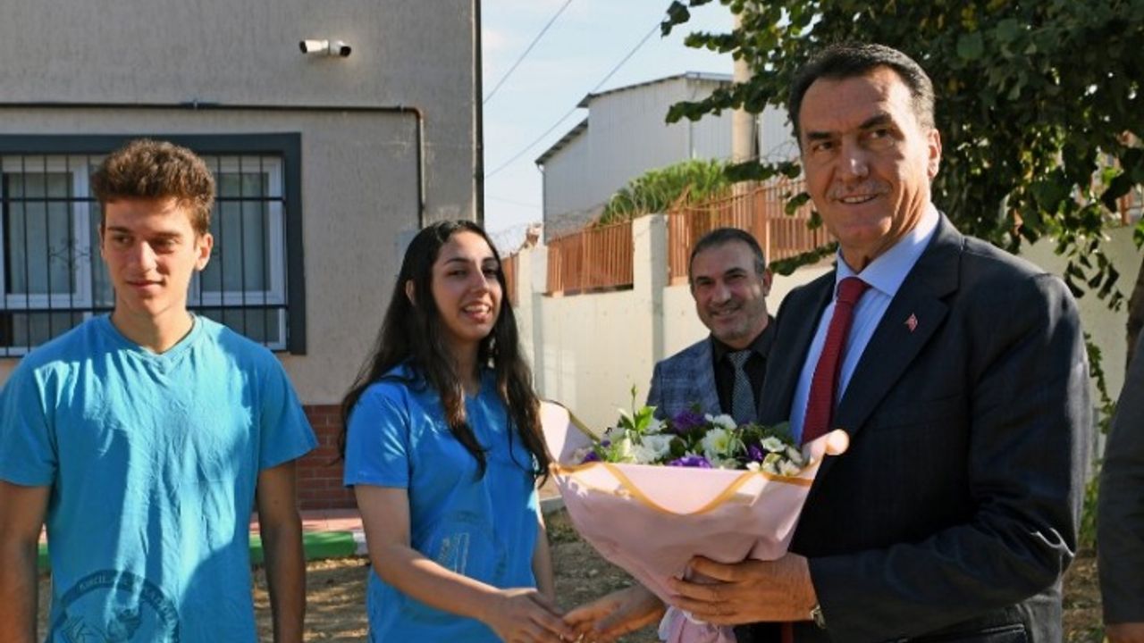 Bursa Osmangazi'de Başkan Dündar'dan her gün farklı okul