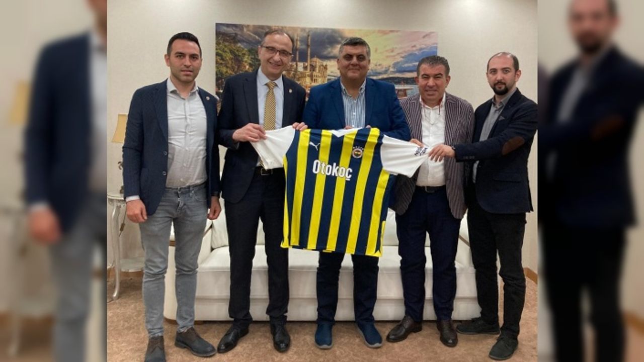 Fenerbahçeliler Derneğinden Hasan Ayaz'a Fenerbahçe forması