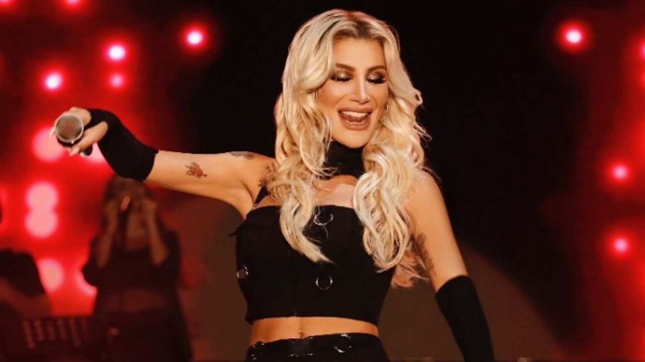 İrem Derici'den 'Yaz Günü'ne görsel şölen