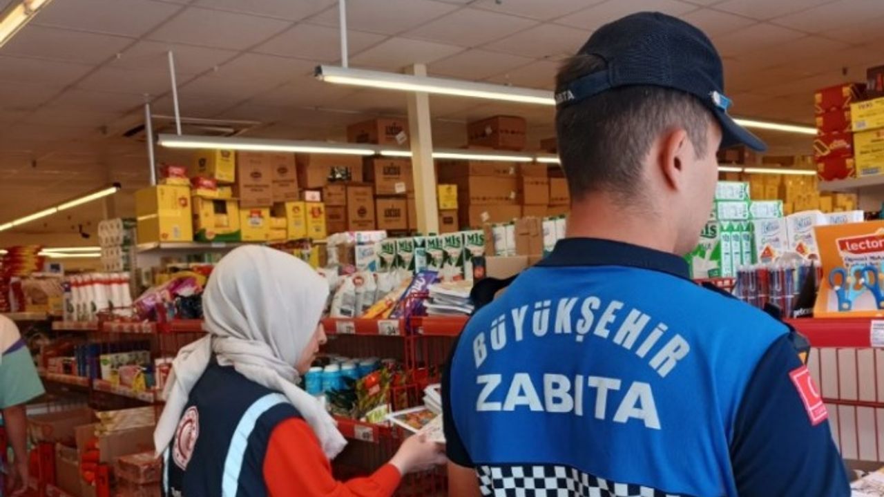 Kocaeli Zabıtası market denetimlerini sürdürüyor