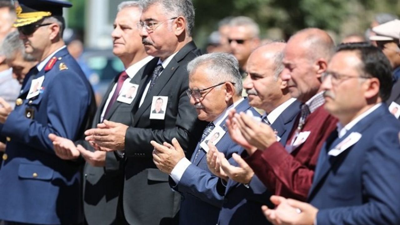 Memduh Büyükkılıç'tan şehit polise son görev