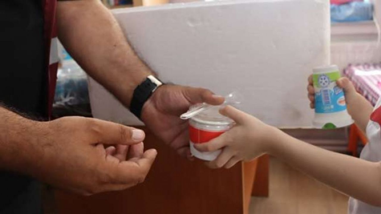 Öğrencilerin bir öğünü bu yıl da İzmit Belediyesinden!