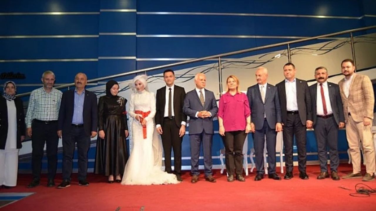 Siyaset İYİ Partili Fatih Araç'ın düğününde buluştu