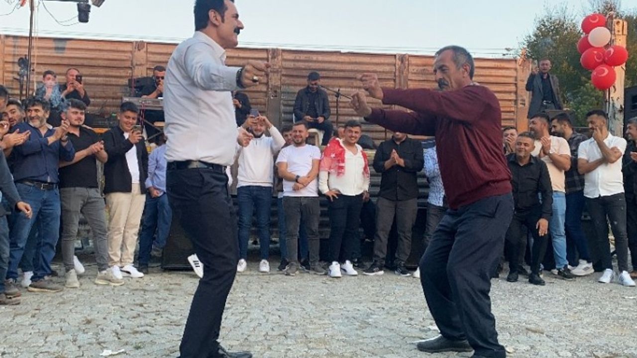 Asker eğlencesinde Ramazan Çelik sahne aldı