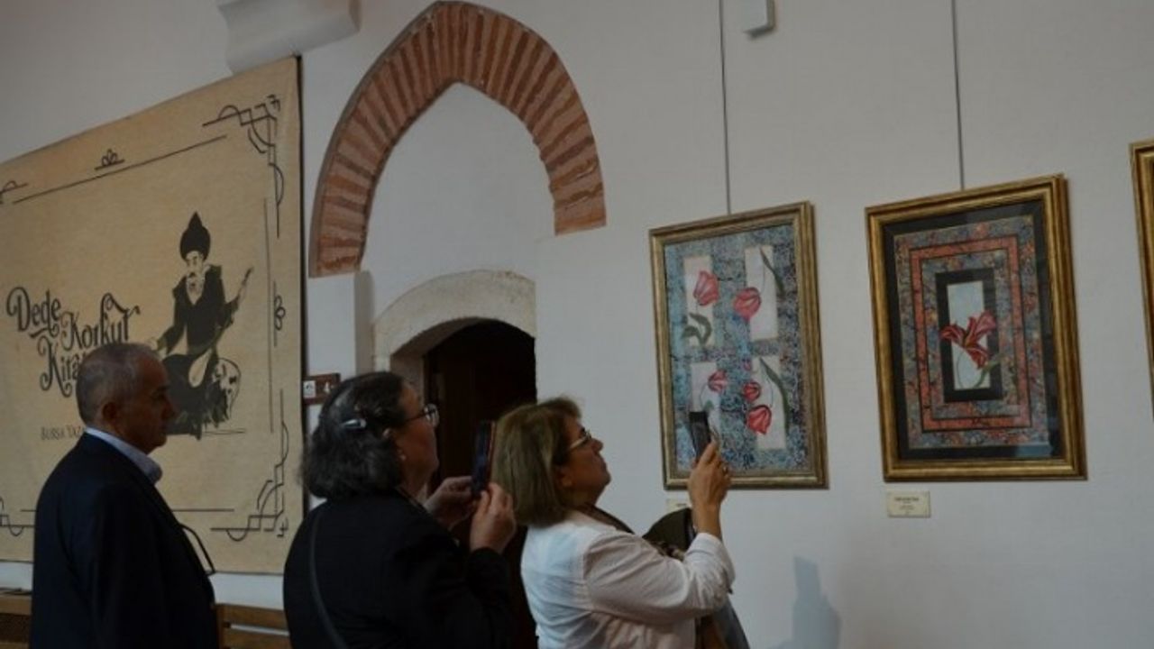 Bursa'da sanatseverler ‘Çeşm-i Cihan Ebru Sergisi’nde buluştu