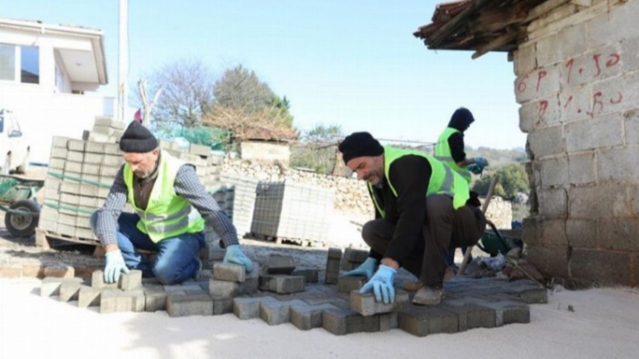 Bursa İnegöl kırsalında yollar parke taşla kaplanıyor