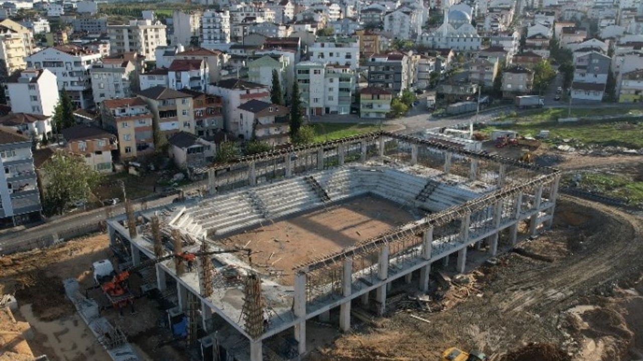 Çayırova'da Kapalı Spor Salonu’nda çalışmalar tam gaz