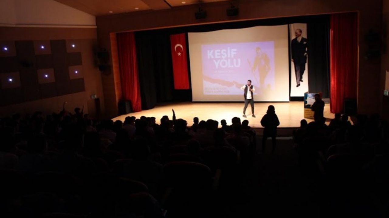 Deniz Yıldızları’nda Doğa ve Özgürlük Sohbeti: Ali Kemal Kol, Genç Nesillerle Tecrübelerini Paylaştı