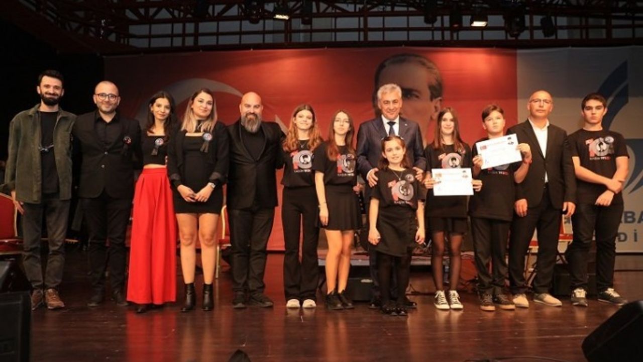 İzmir Güzelbahçe'de tüm kalpler Atatürk için attı