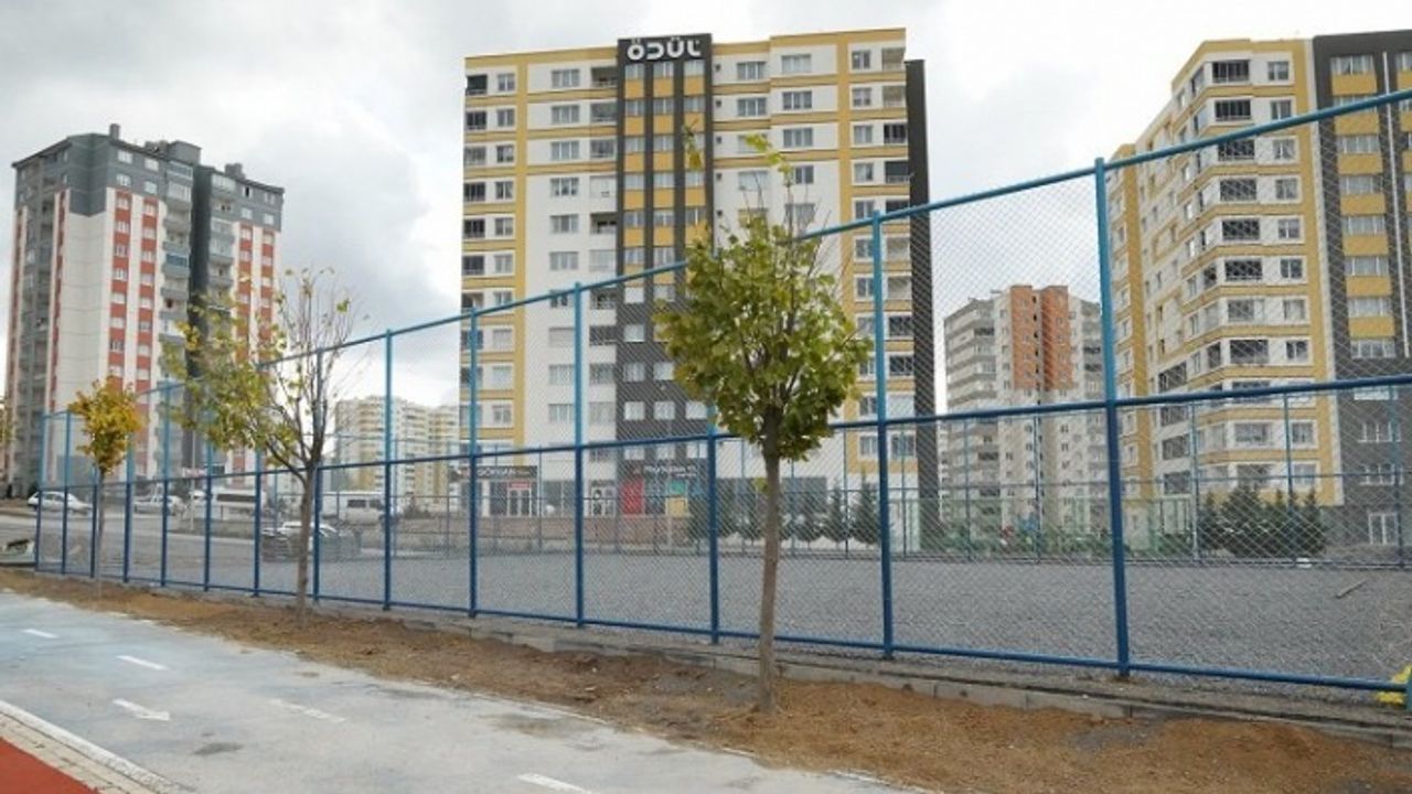Kayseri Melikgazi'den sporseverlere 18 futbol sahası
