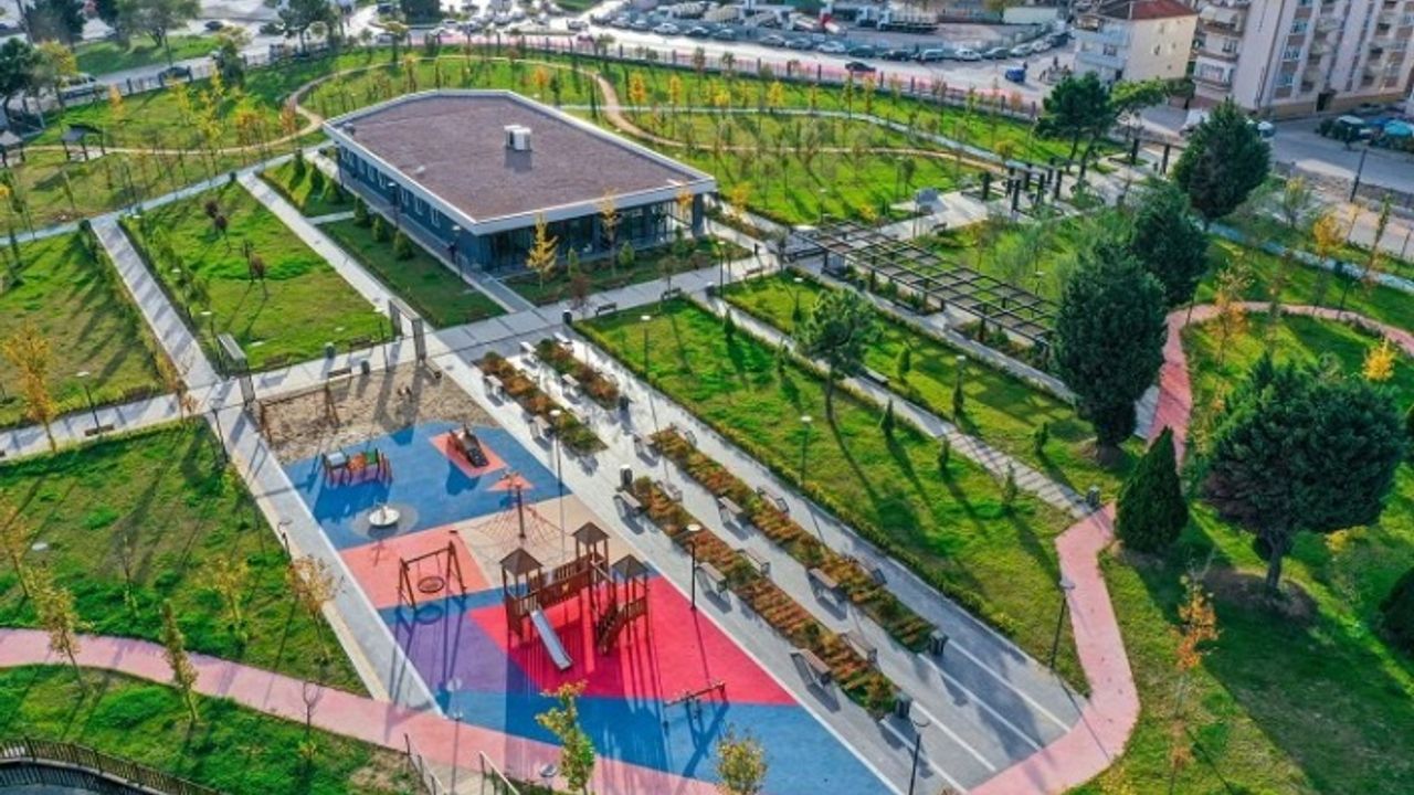 Kocaeli Büyükşehir'den Derince Millet Bahçesi'ne kıraathane