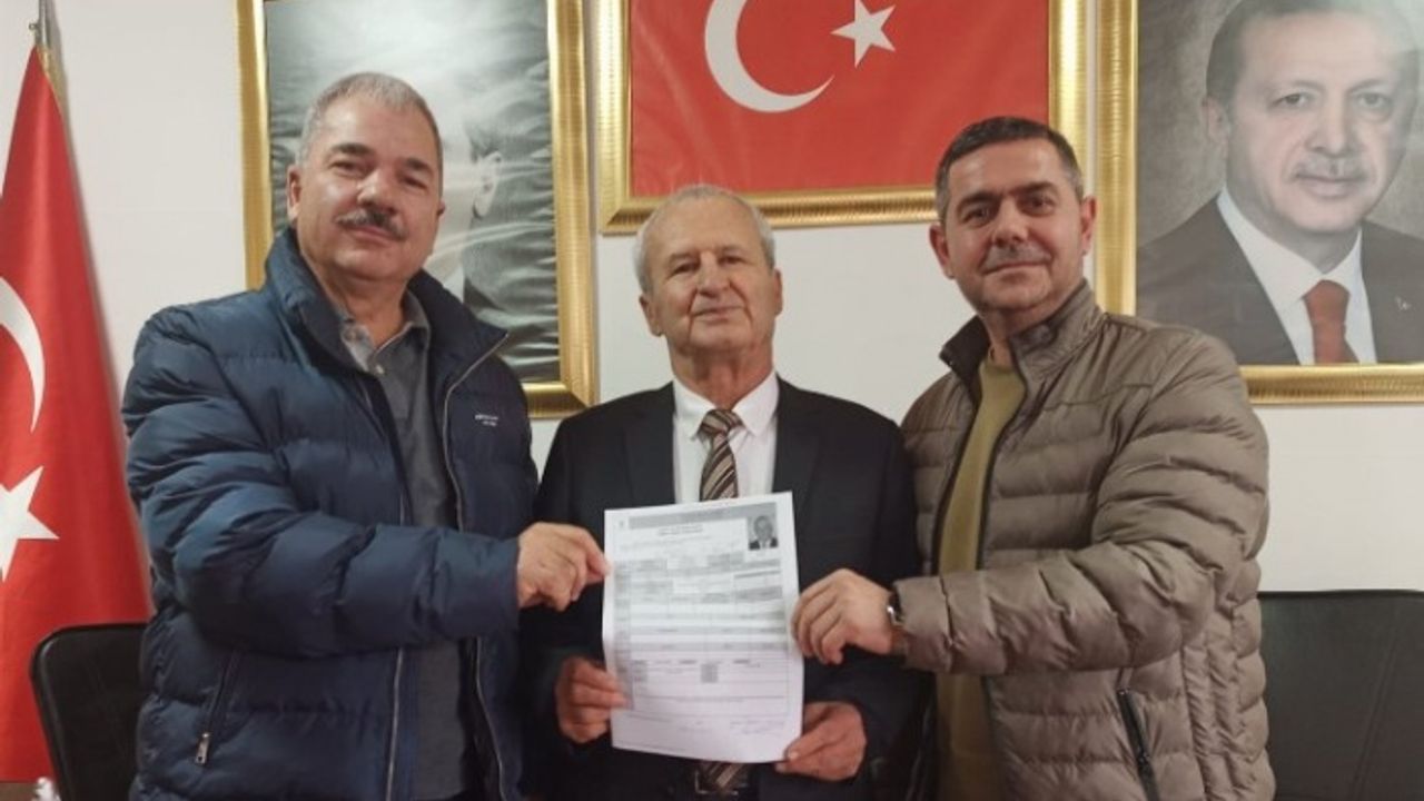 Edirne Keşan'da öğrencisine aday adaylığı formunu teslim etti