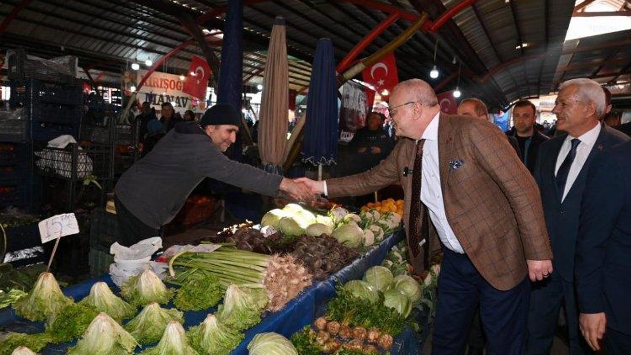 Manisa Alaşehir pazarında başkanlar moral buldu