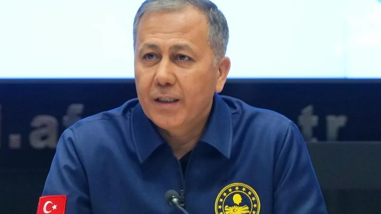 Bakan Yerlikaya: 25 yapı hasarı toplam 504 ihbar alındı