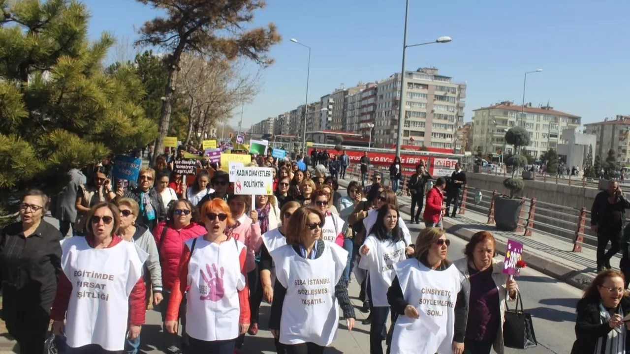 Kadın İşbirliğini Geliştirme Derneği'nden 'cinayet' mesajı