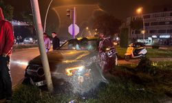 Otomobille hafif ticari araç çarpıştı: 3 yaralı