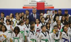 Gölcük Belediyesinde 330 taekwondo sporcusu kuşak atladı