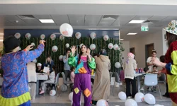 Hastanedeki çocuklara 23 Nisan sürprizi