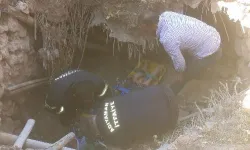 Göçük altında kalan yaşlı kadın itfaiye ekiplerince kurtarıldı