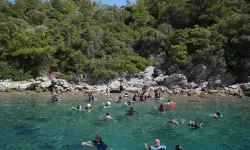 Yüzme öğrenen kadınlar Marmaris’te denizle buluştu