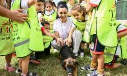 Çocuklar patili dostlarıyla buluştu