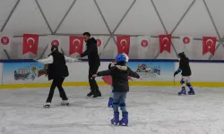 Keçiören'de ücretsiz buz pateni pistine yoğun ilgi