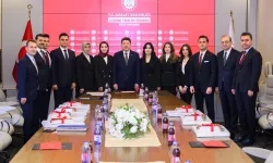 Genç hakim ve savcılar cübbelerini teslim aldı