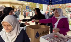 İzmit'te vatandaşlara helva ikramı