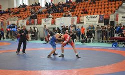 Genç güreşçiler Darıca’da buluştu