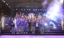 Çayırova'da şampiyon takım, şampiyon taraftarıyla buluştu