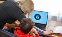 Güçlü aile ilişkileri dijital risklere karşı koruyucu