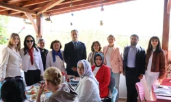 İzmit'te kadın muhtarlara Anneler Günü kahvaltısı