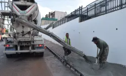 İzmit Belediyesi'nden Tüysüzler'e beton kaldırım